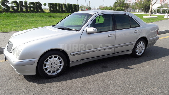 Mercedes E 220 2000, 181,000 km - 2.2 l - Bakı