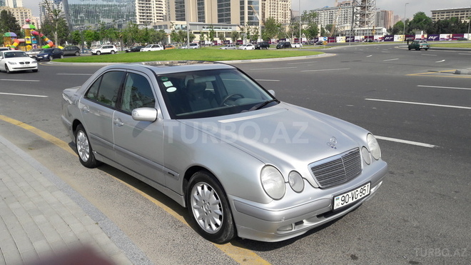 Mercedes E 220 2000, 181,000 km - 2.2 l - Bakı