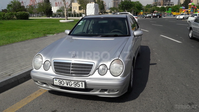 Mercedes E 220 2000, 181,000 km - 2.2 l - Bakı