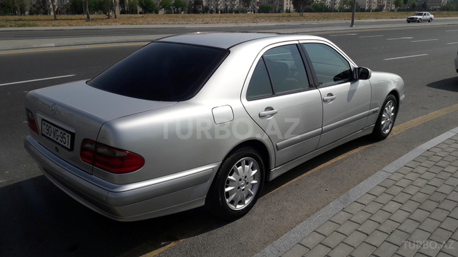 Mercedes E 220 2000, 181,000 km - 2.2 l - Bakı