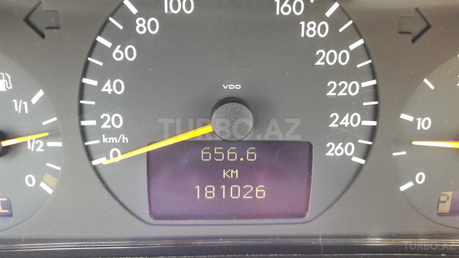 Mercedes E 220 2000, 181,000 km - 2.2 l - Bakı