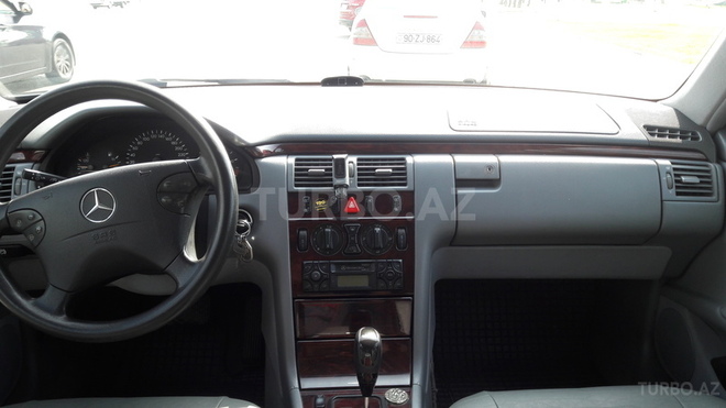 Mercedes E 220 2000, 181,000 km - 2.2 l - Bakı
