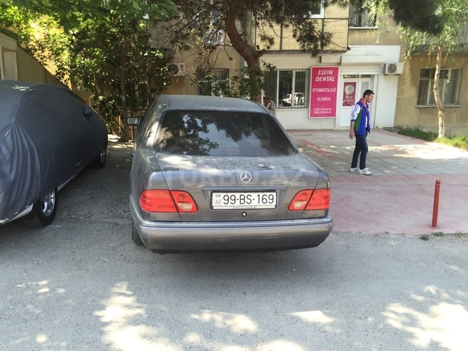 Mercedes E 220 2001, 270,090 km - 2.2 l - Bakı