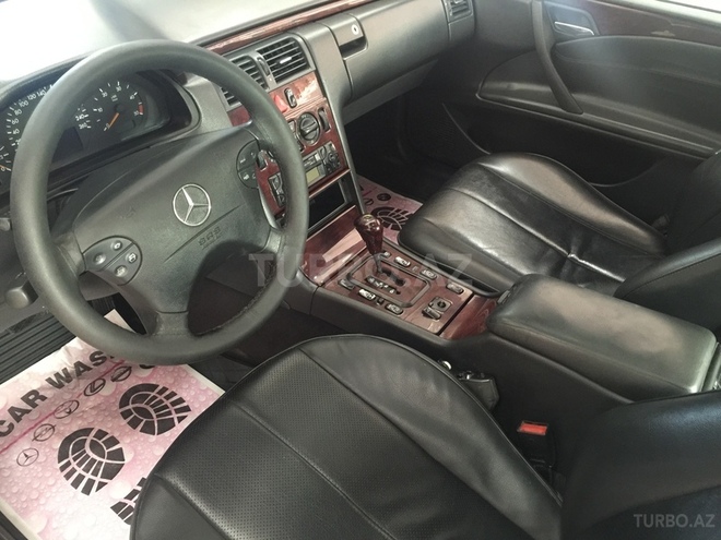 Mercedes E 220 2001, 270,090 km - 2.2 l - Bakı