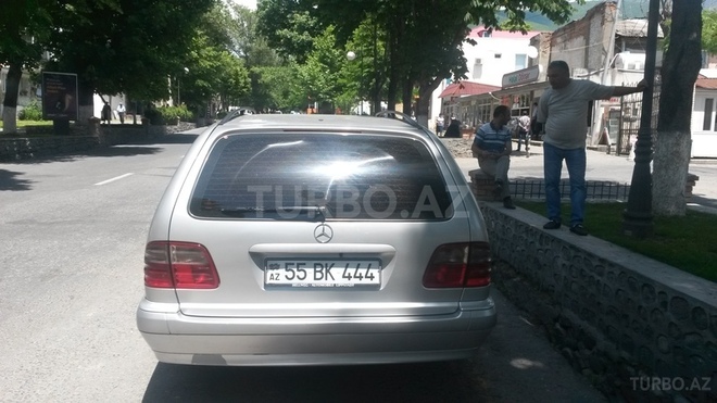 Mercedes E 220 2000, 255,000 km - 2.2 l - Şəki