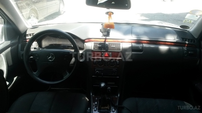 Mercedes E 220 2000, 255,000 km - 2.2 l - Şəki