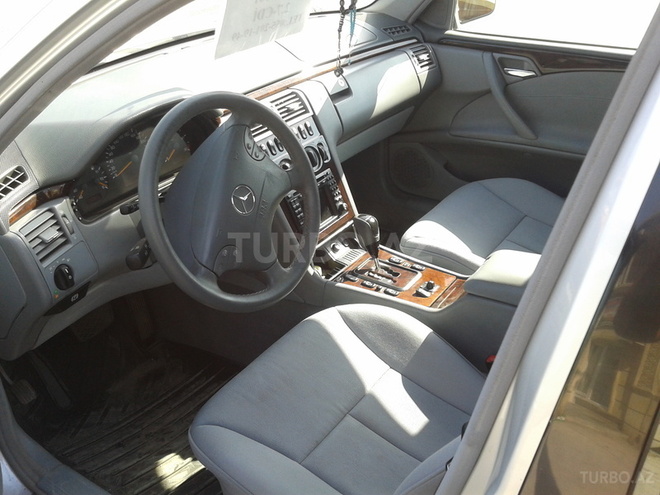 Mercedes E 270 2001, 172,000 km - 2.7 l - Bakı