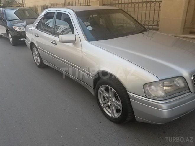 Mercedes C 220 1998, 198,000 km - 2.2 l - 