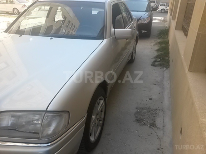 Mercedes C 220 1998, 198,000 km - 2.2 l - 