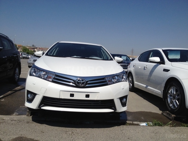 Toyota Corolla 2015, 1,400 km - 1.6 l - Bakı