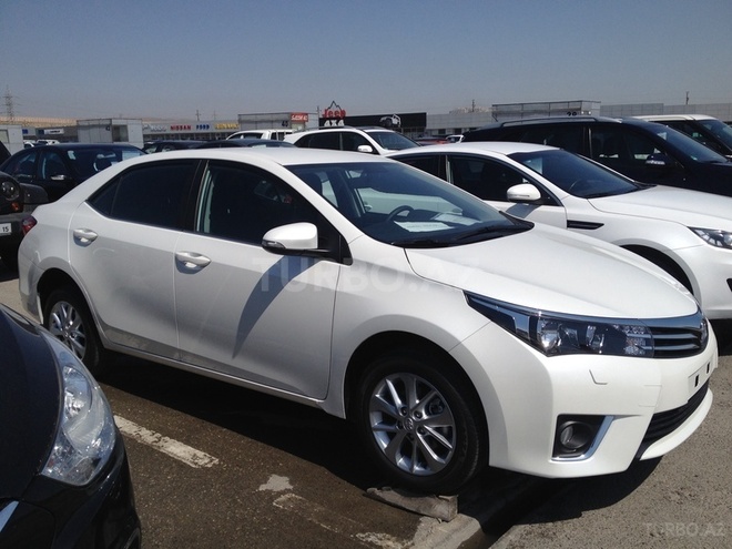 Toyota Corolla 2015, 1,400 km - 1.6 l - Bakı