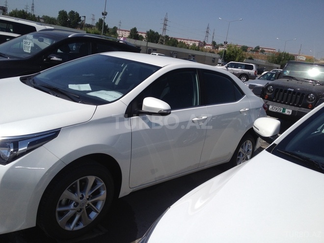 Toyota Corolla 2015, 1,400 km - 1.6 l - Bakı