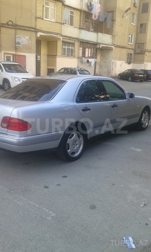 Mercedes E 220 1997, 239,000 km - 2.2 л - Bakı