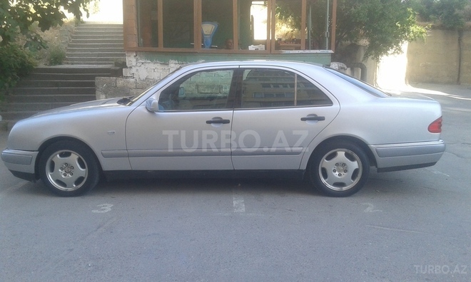 Mercedes E 220 1997, 239,000 km - 2.2 л - Bakı