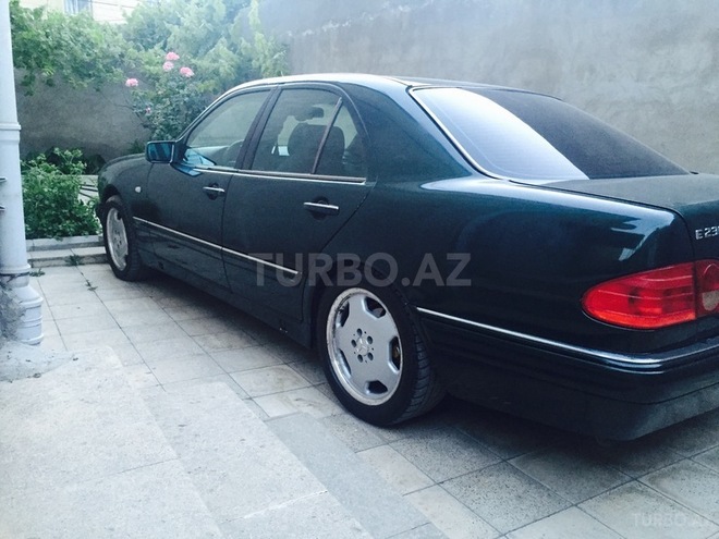 Mercedes E 230 1996, 350,000 km - 2.3 l - Bakı