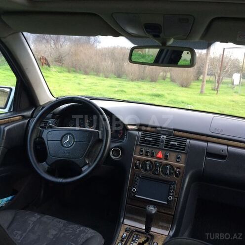 Mercedes E 220 1999, 2,220,000 km - 2.2 л - Bakı