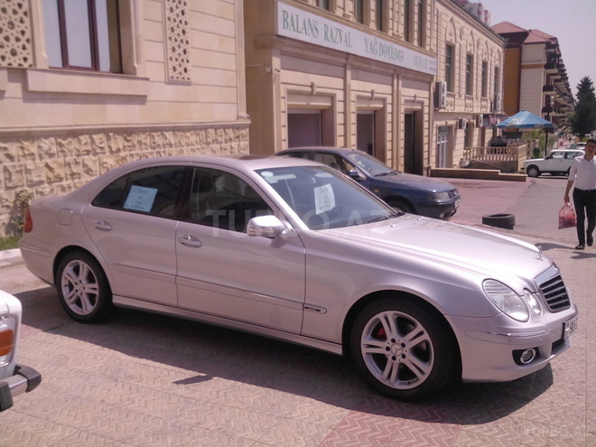 Mercedes E 240 2003, 247,542 km - 2.6 l - Bakı