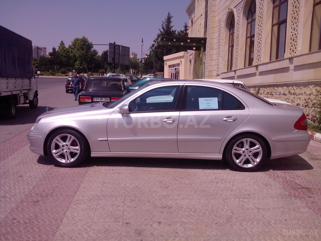 Mercedes E 240 2003, 247,542 km - 2.6 l - Bakı