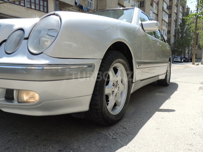 Mercedes E 240 2000, 294,000 km - 2.4 л - Bakı