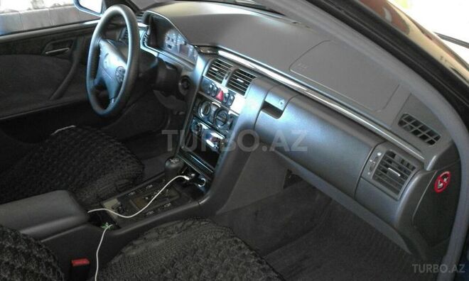 Mercedes E 320 2000, 250,000 km - 3.2 л - Bakı
