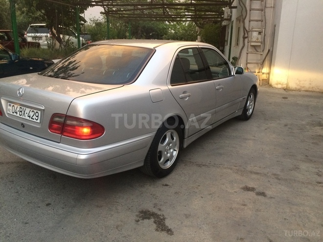 Mercedes E 220 2000, 270,000 km - 2.2 l - Bakı