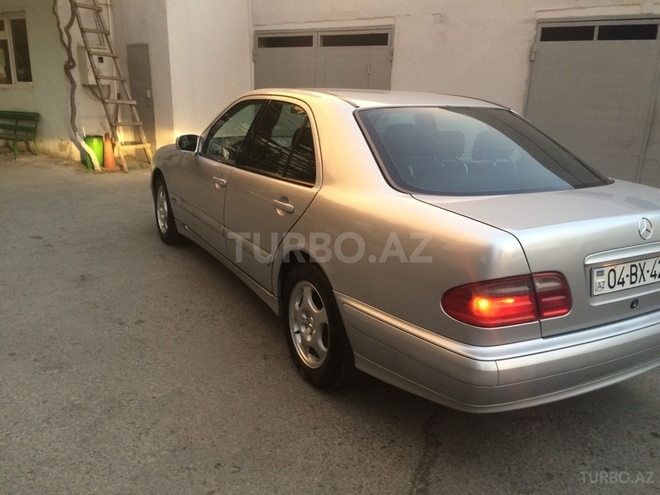 Mercedes E 220 2000, 270,000 km - 2.2 l - Bakı