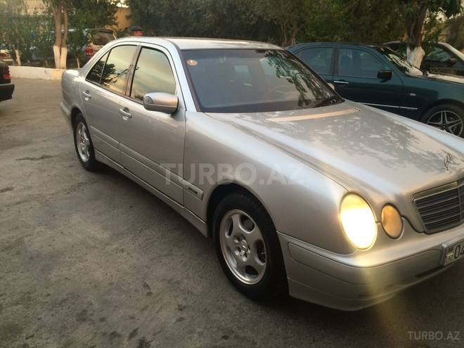 Mercedes E 220 2000, 270,000 km - 2.2 l - Bakı