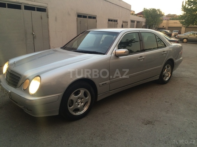 Mercedes E 220 2000, 270,000 km - 2.2 l - Bakı