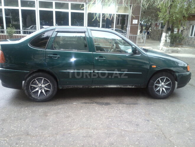 Volkswagen Polo 1997, 160,000 km - 1.6 l - Sumqayıt