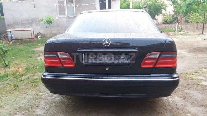 Mercedes E 220 2002, 222,430 km - 2.2 l - Sumqayıt