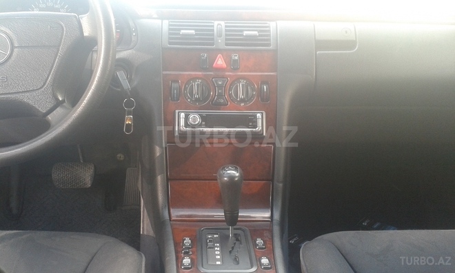 Mercedes E 230 1995, 301,000 km - 2.3 л - Şəmkir