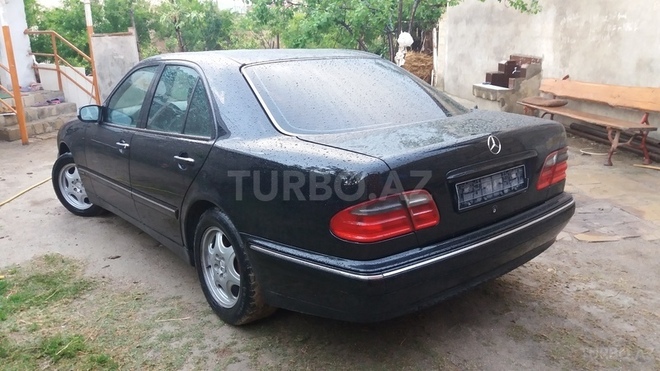 Mercedes E 220 2002, 222,430 km - 2.2 l - Sumqayıt