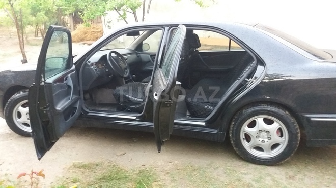 Mercedes E 220 2002, 222,430 km - 2.2 l - Sumqayıt