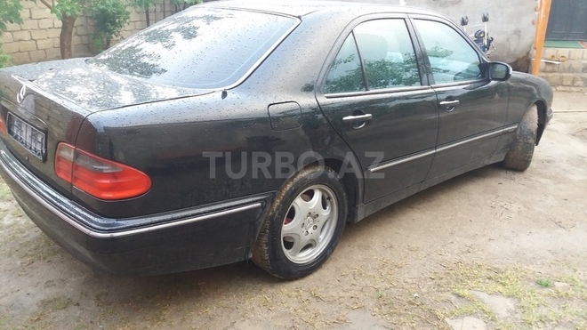 Mercedes E 220 2002, 222,430 km - 2.2 l - Sumqayıt