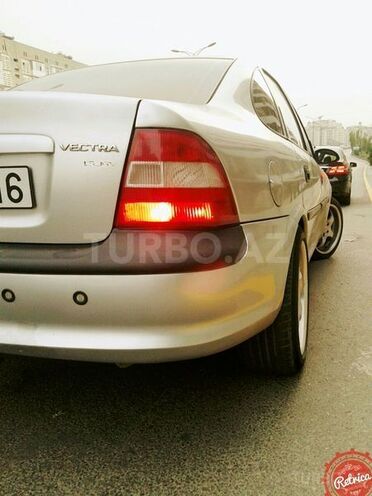 Opel Vectra 1998, 290,000 km - 2.0 l - Bakı