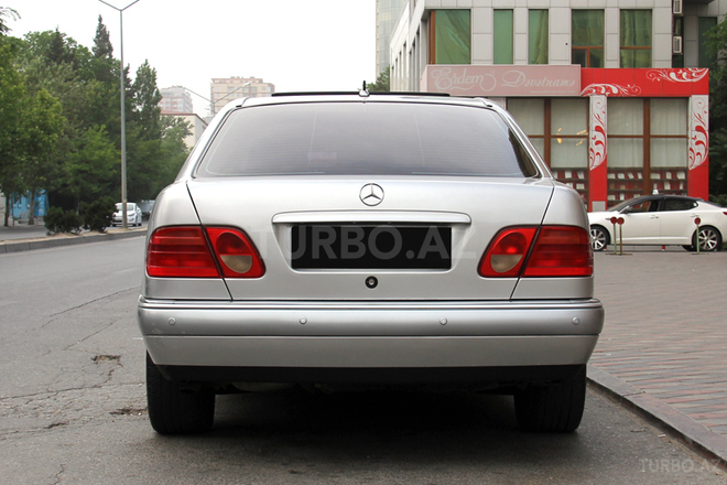 Mercedes E 280 1998, 303,000 km - 2.8 l - Bakı