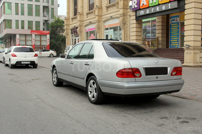 Mercedes E 280 1998, 303,000 km - 2.8 l - Bakı