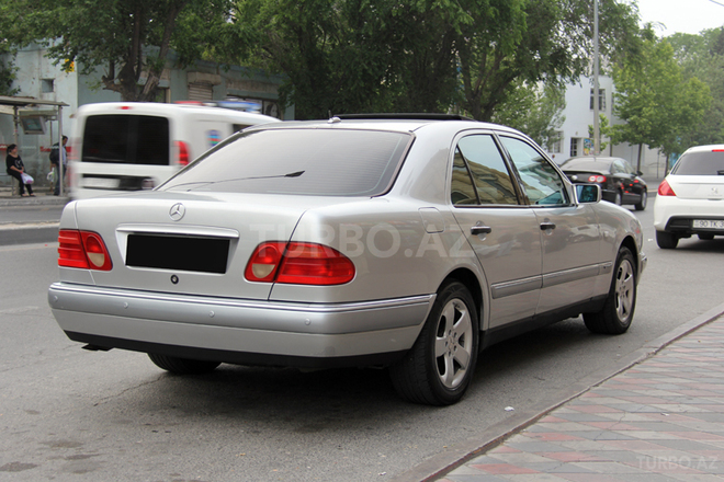 Mercedes E 280 1998, 303,000 km - 2.8 l - Bakı