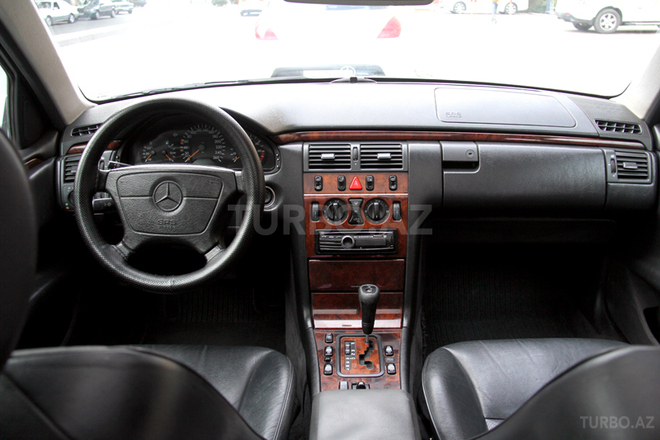 Mercedes E 280 1998, 303,000 km - 2.8 l - Bakı