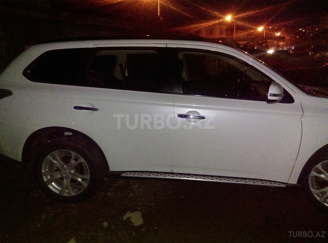 Mitsubishi Outlander 2014, 22,500 km - 2.4 l - Bakı
