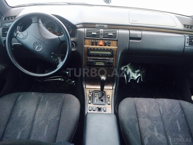 Mercedes E 240 2001, 317,041 km - 2.4 l - Bakı
