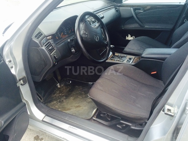 Mercedes E 240 2001, 317,041 km - 2.4 l - Bakı