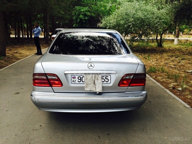 Mercedes E 240 2001, 317,041 km - 2.4 l - Bakı