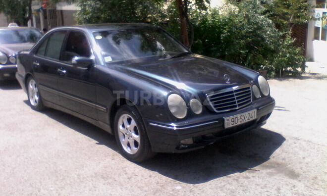 Mercedes E 220 2000, 240,000 km - 2.2 l - Bakı