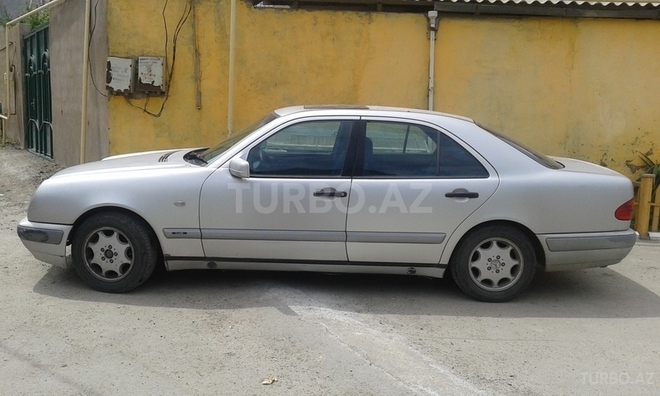 Mercedes E 220 1996, 250,000 km - 2.2 l - Bakı