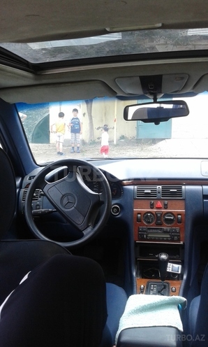 Mercedes E 220 1996, 250,000 km - 2.2 l - Bakı