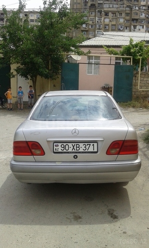 Mercedes E 220 1996, 250,000 km - 2.2 l - Bakı