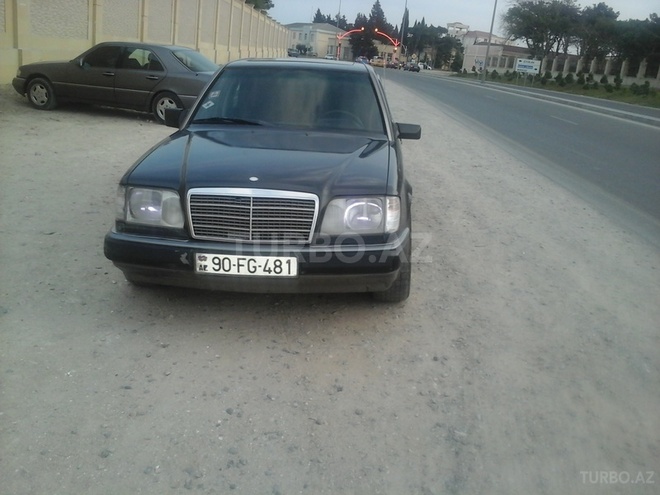 Mercedes E 220 1993, 255,446 km - 2.2 л - Bakı