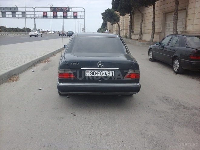 Mercedes E 220 1993, 255,446 km - 2.2 л - Bakı