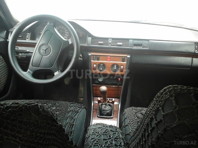 Mercedes E 220 1993, 255,446 km - 2.2 л - Bakı